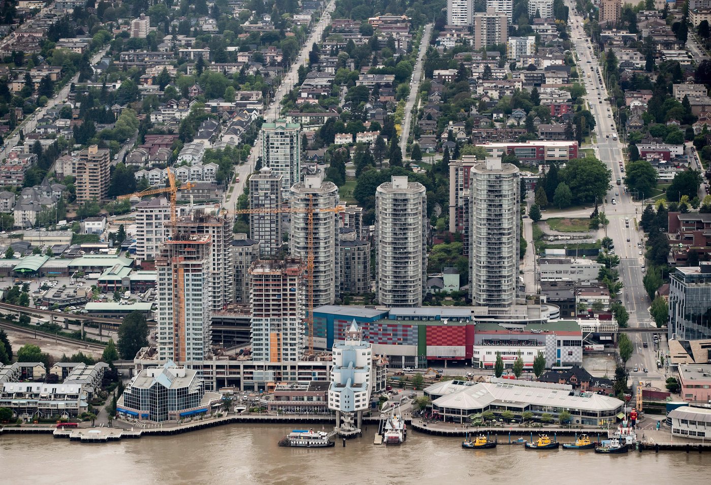 Metro Vancouver hockey coach faces sex charges over 'historical' allegations | iNFOnews.ca