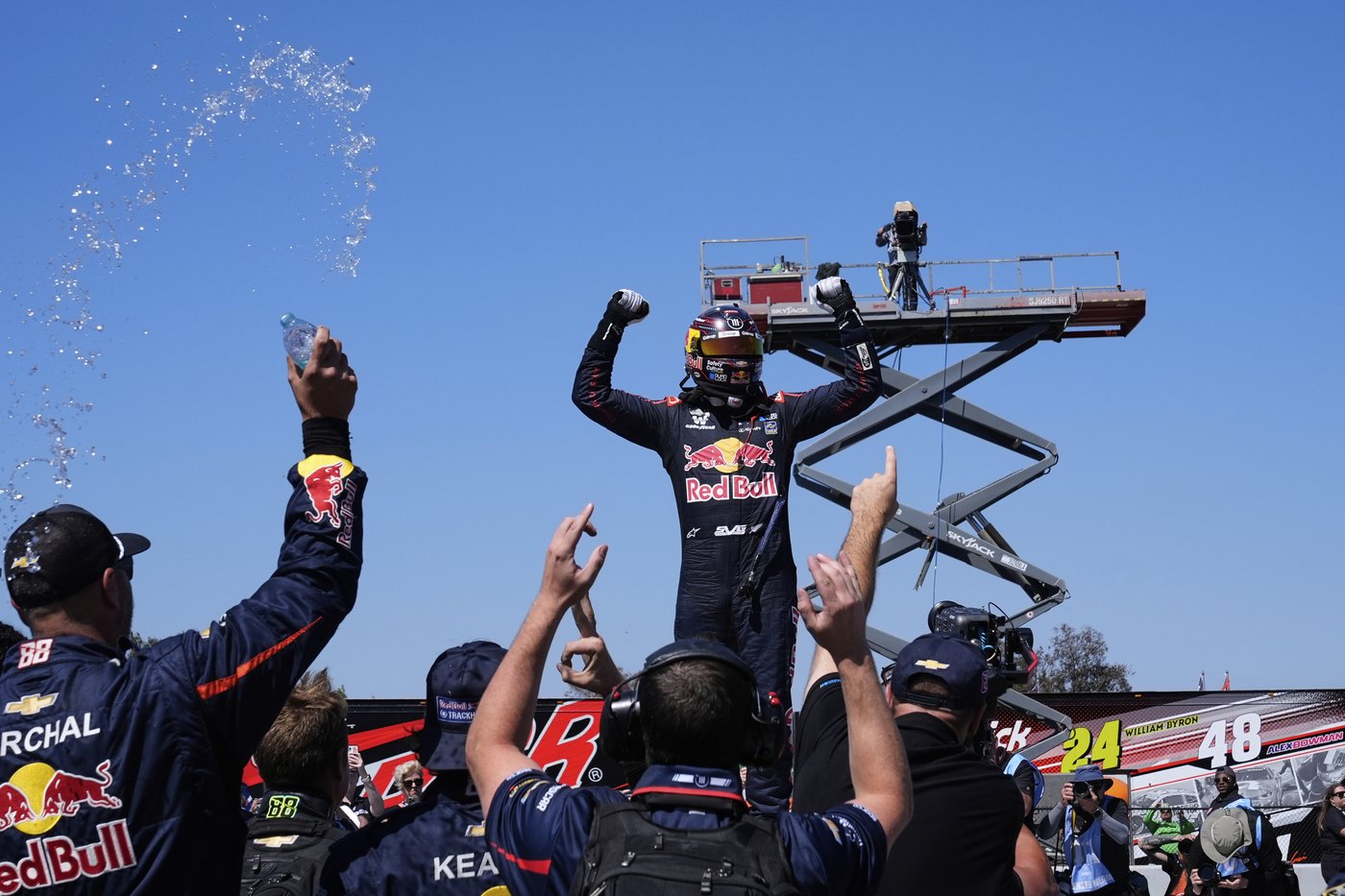 Shane van Gisbergen dominates on another road course, wins at Sonoma to extend streak | iNFOnews.ca