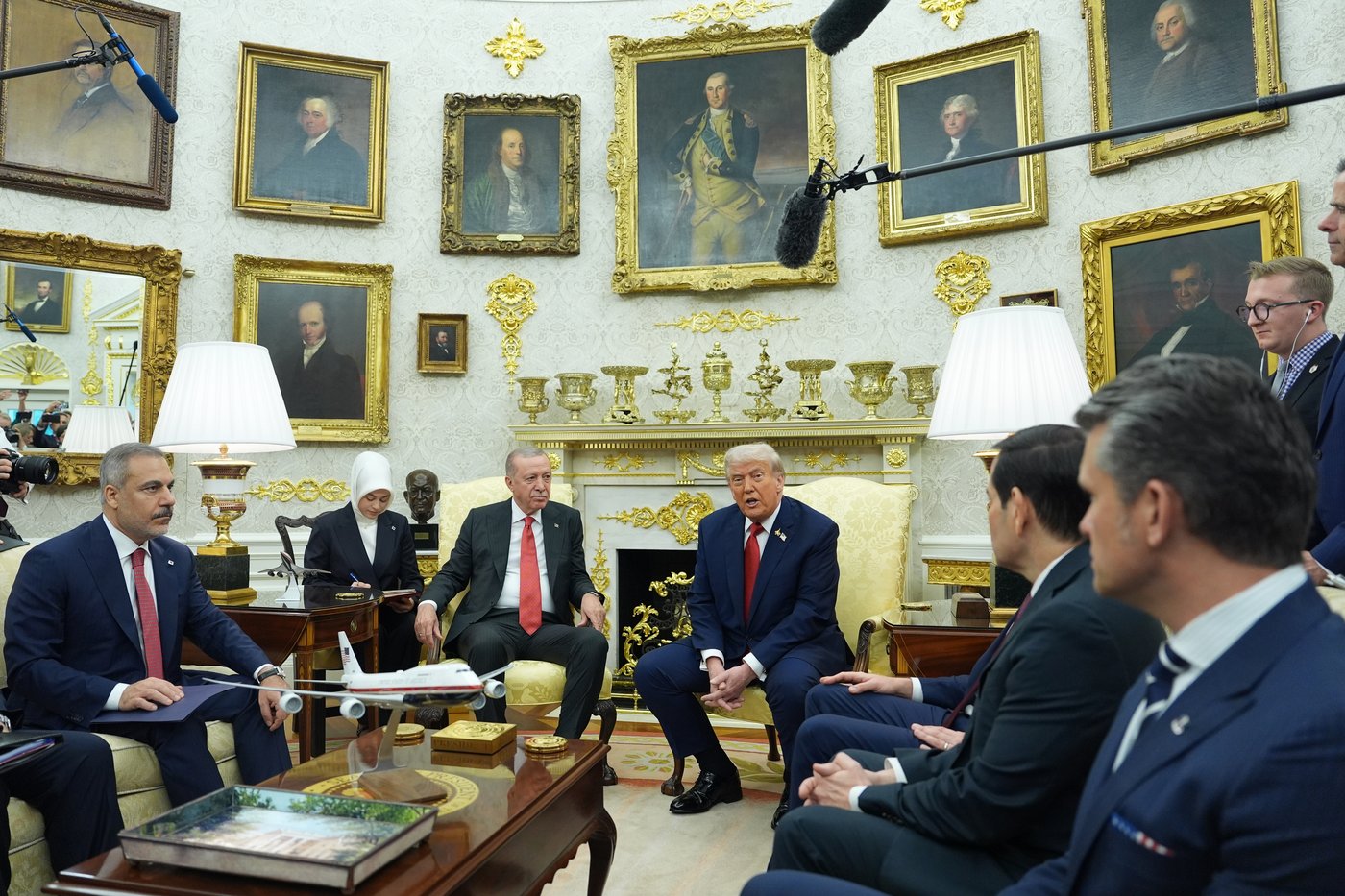 Trump hosts Turkey's Erdogan as the US considers lifting a ban on F-35 sales to the NATO ally | iNFOnews.ca Trump hosts Turkey's Erdogan as the US considers lifting a ban on F-35 sales to the NATO ally | iNFOnews.ca
