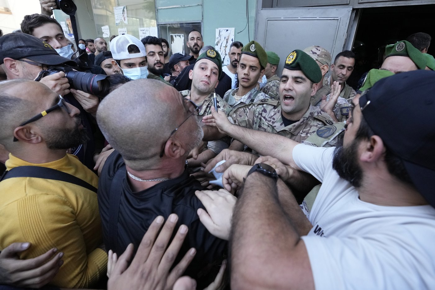 Massive displacement from Israel-Hezbollah war transforms Beirut’s famed commercial street | iNFOnews.ca Massive displacement from Israel-Hezbollah war transforms Beirut’s famed commercial street | iNFOnews.ca