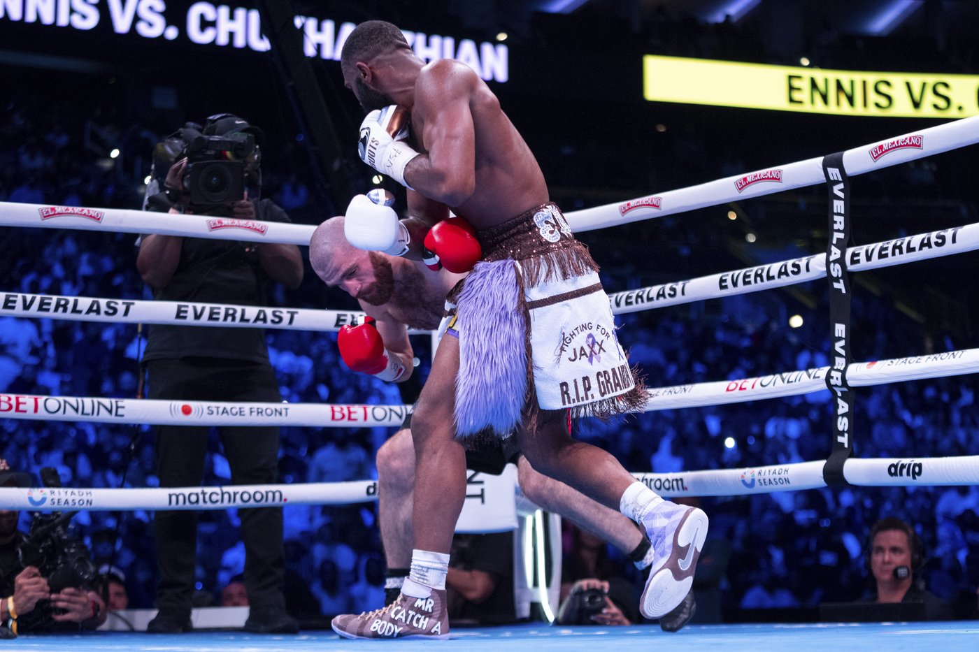 'Boots' Ennis defends welterweight championship with unanimous decision win over Chukhadzhian | iNFOnews.ca