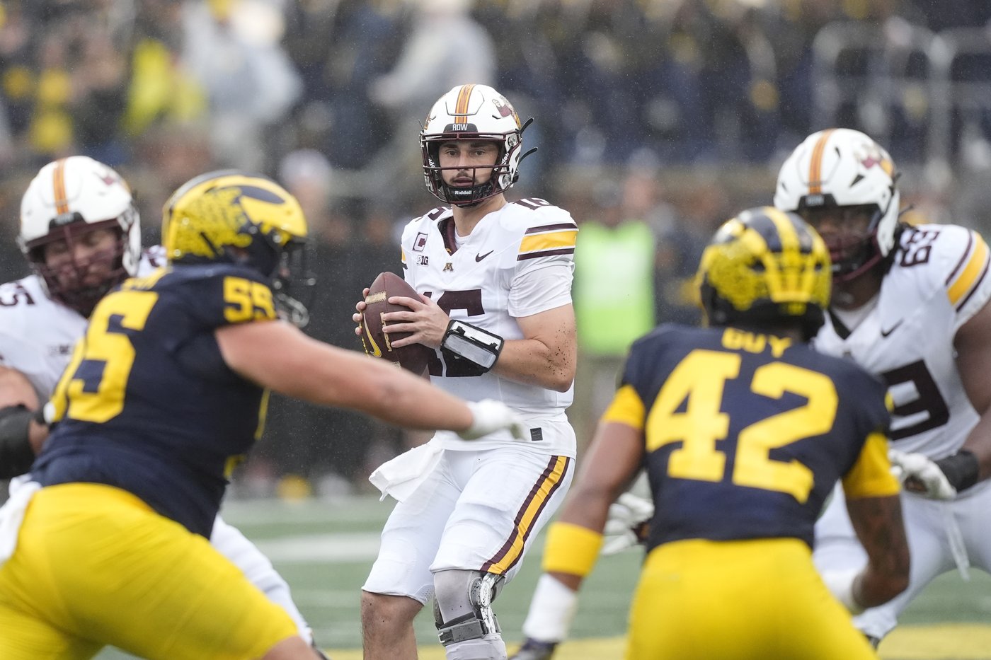 No. 12 Michigan holds off Minnesota in 4th quarter to win 27-24 and retain Little Brown Jug | iNFOnews.ca No. 12 Michigan holds off Minnesota in 4th quarter to win 27-24 and retain Little Brown Jug | iNFOnews.ca