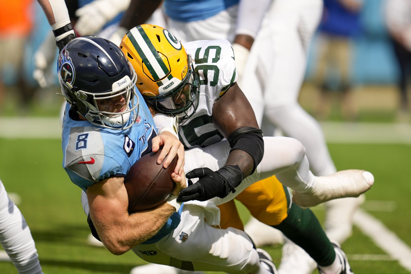 Packers' defense takes another step forward with eight-sack effort against Titans | iNFOnews.ca