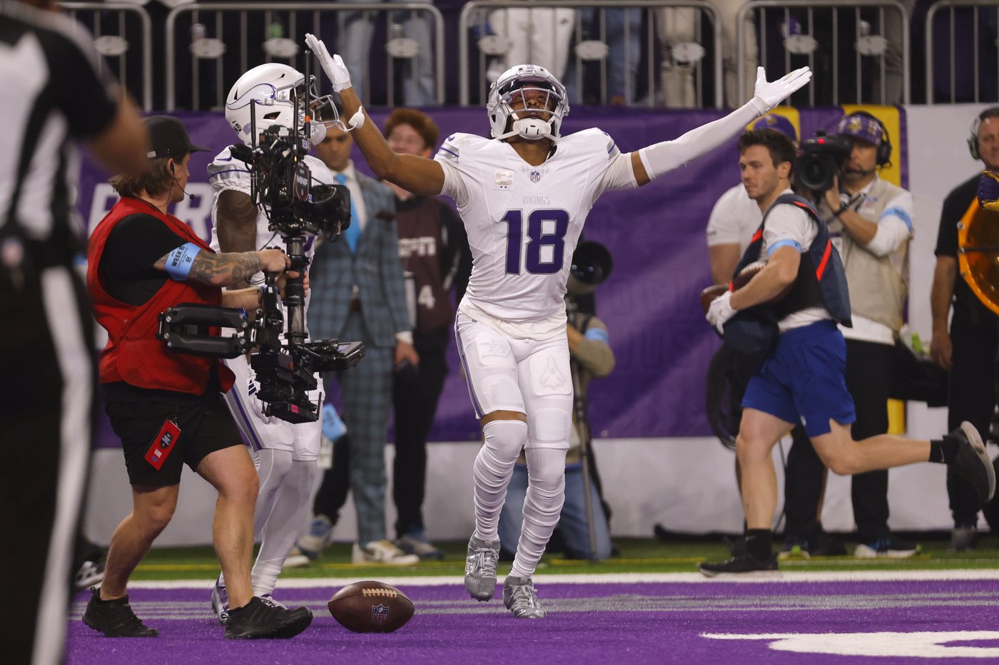Jefferson turns TD celebration into Moss tribute during Vikings win: 'We love you Randy' | iNFOnews.ca