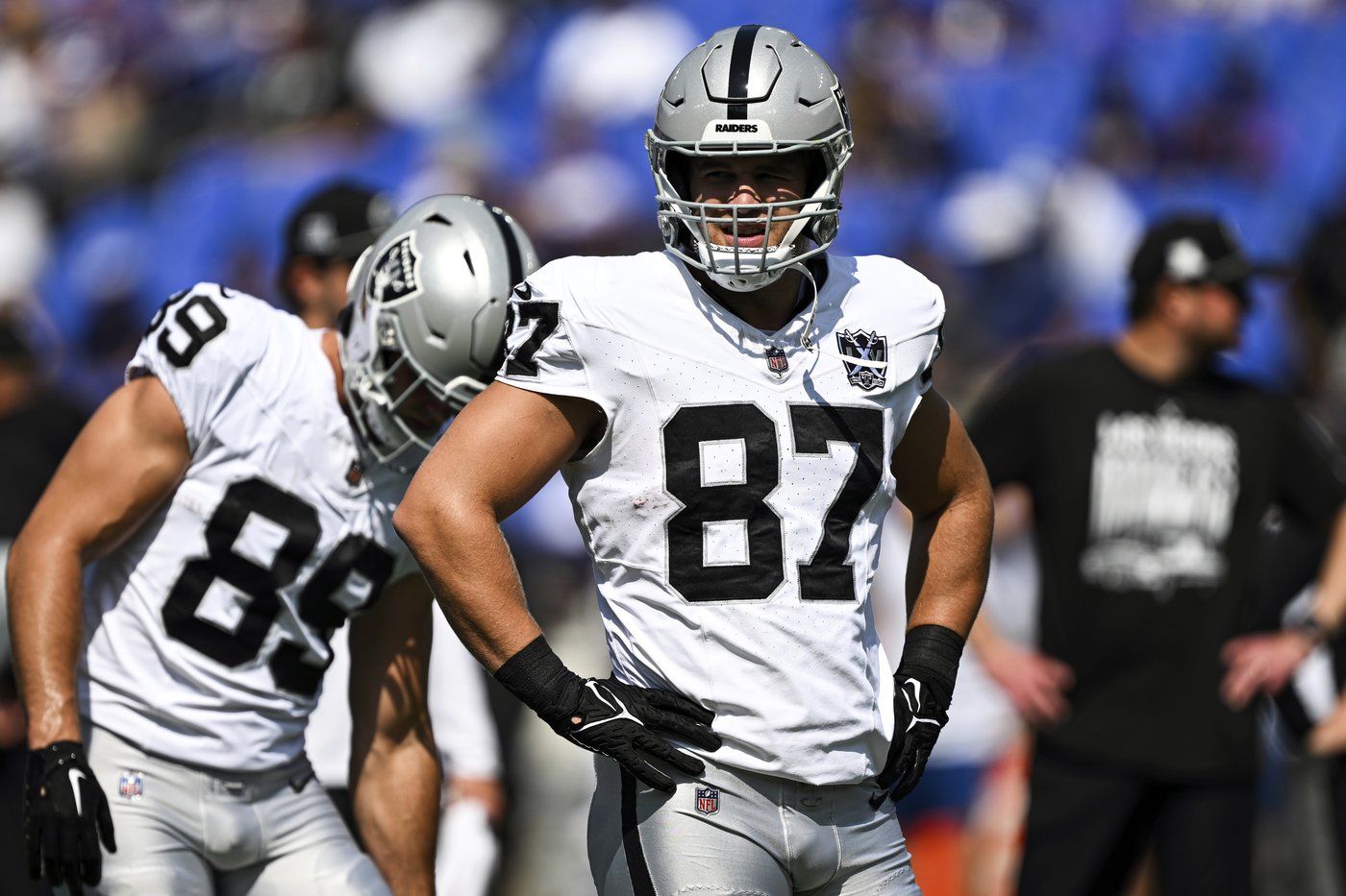 Raiders tight end Michael Mayer returns after missing 6 games because of personal reasons | iNFOnews.ca