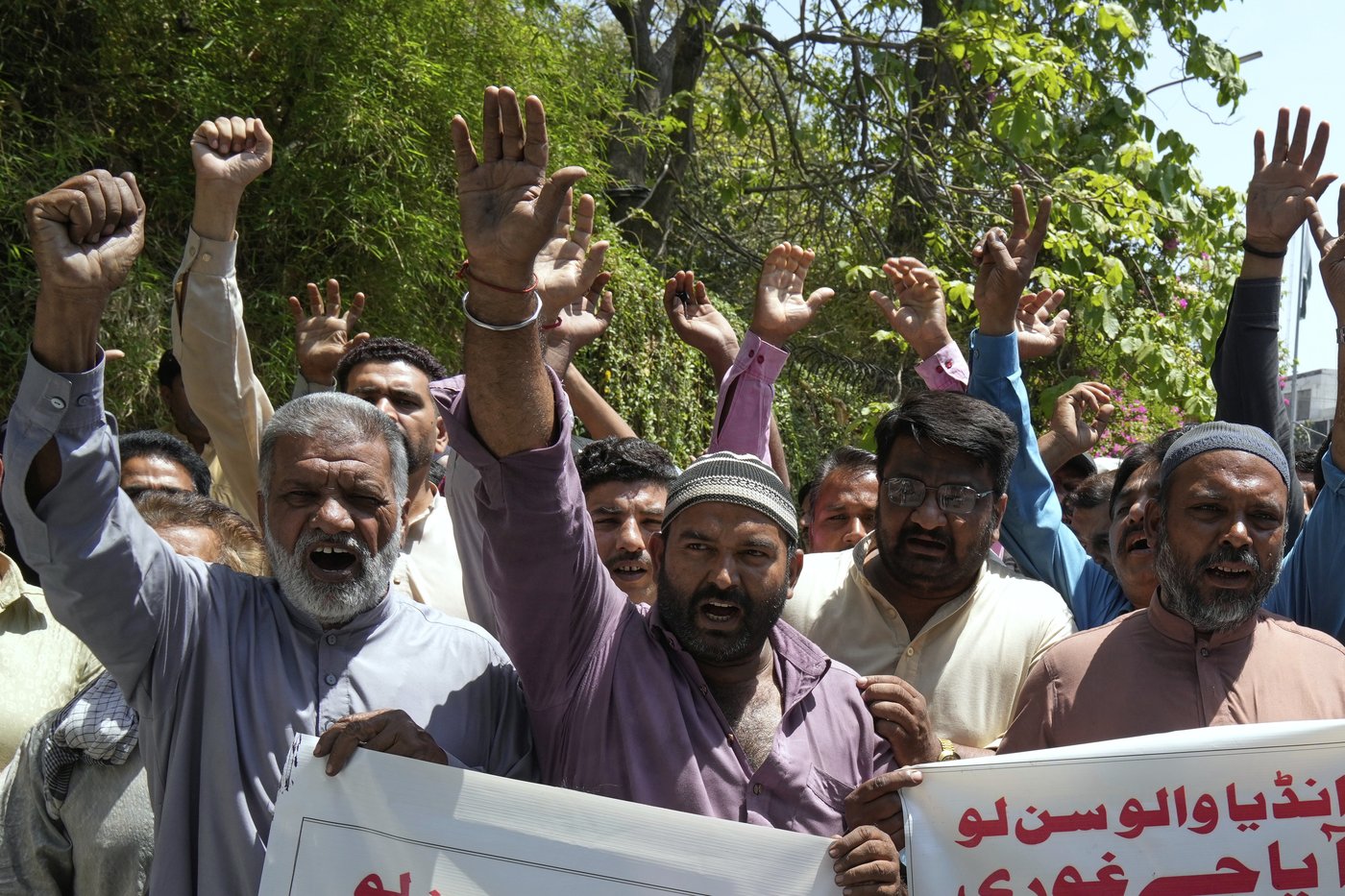 Pakistani troops kill 54 militants attempting to sneak into Pakistan from Afghanistan | iNFOnews.ca