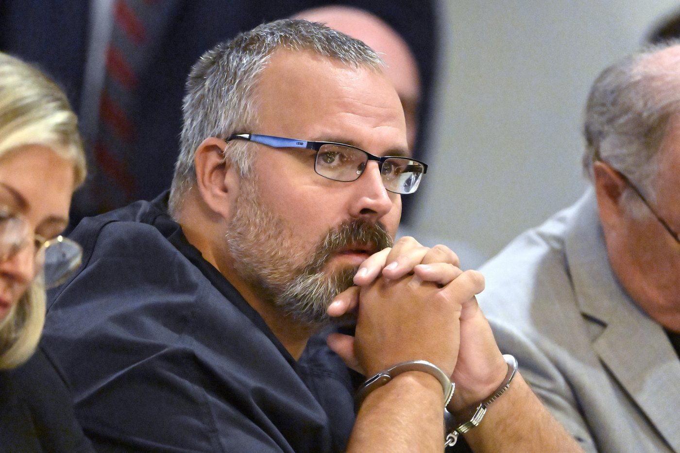 Ex-Kentucky sheriff charged in judge's killing battled jail staff days after shooting: court records | iNFOnews.ca