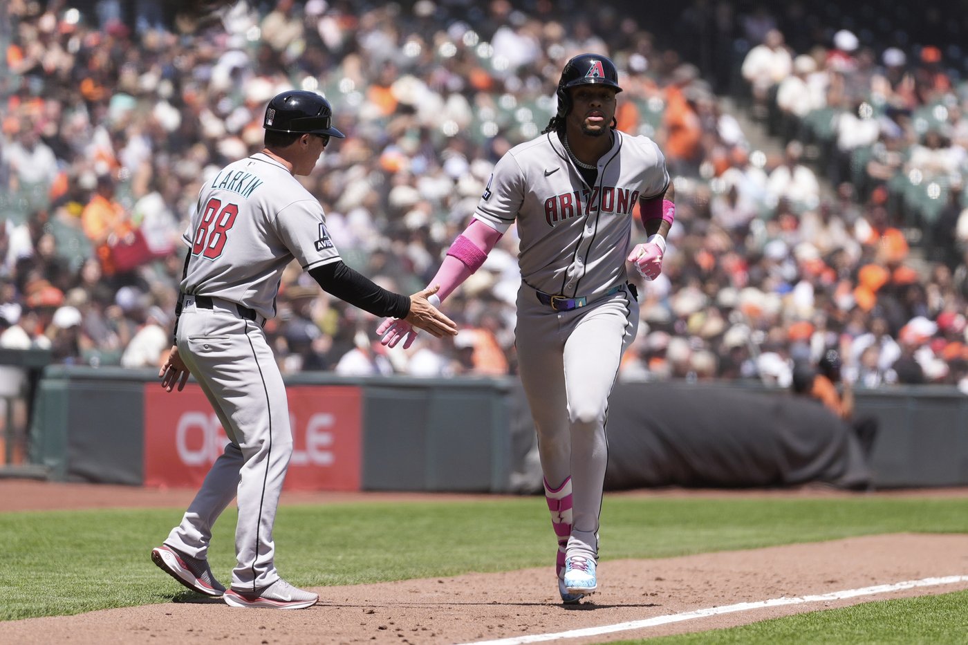 Marte hits 2 homers and Suárez adds 3-run blast as the Diamondbacks outlast the Giants 8-7 | iNFOnews.ca