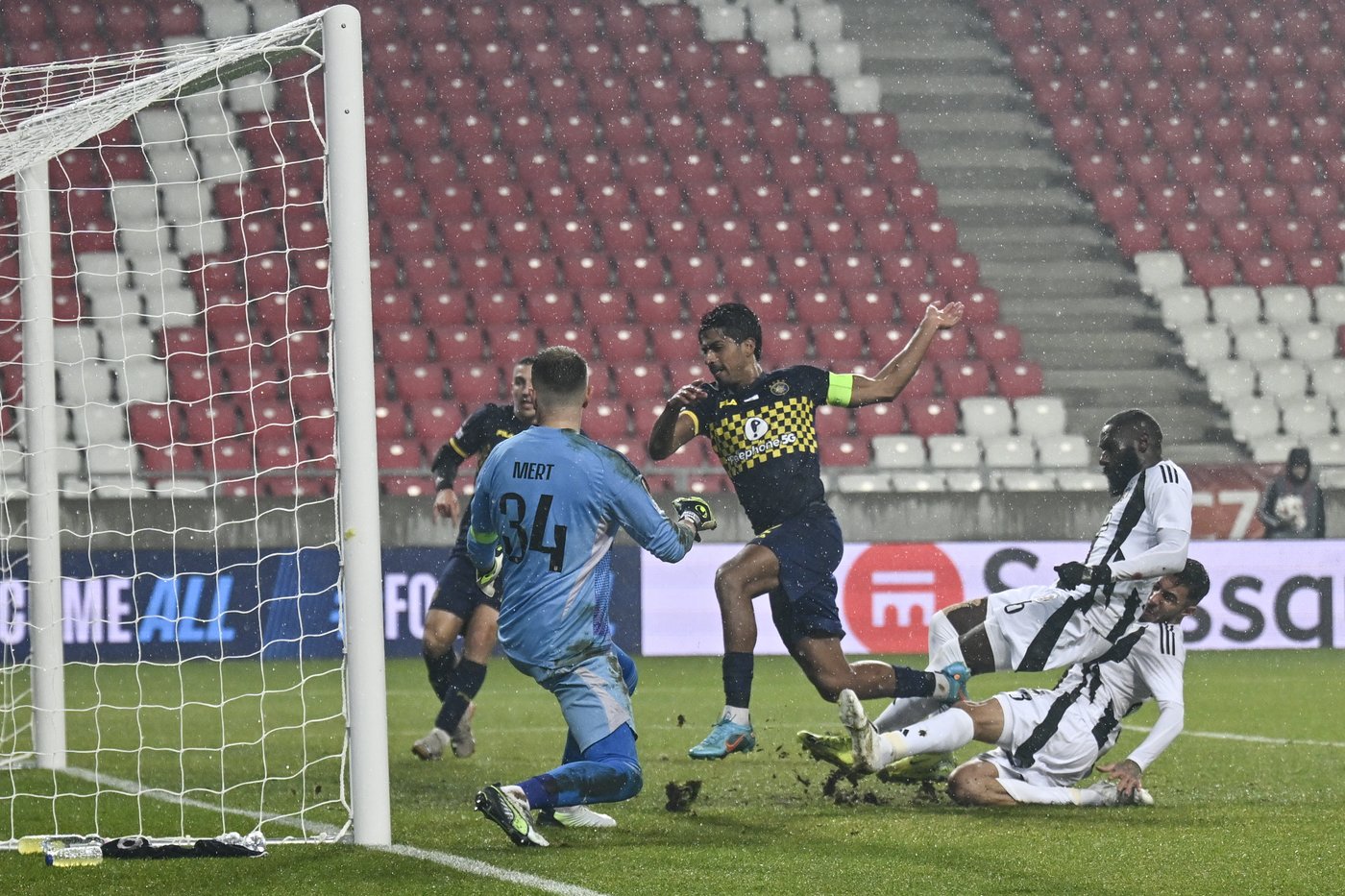 Hojlund scores 2 for Man United to give Amorim winning home debut in Europa League | iNFOnews.ca Hojlund scores 2 for Man United to give Amorim winning home debut in Europa League | iNFOnews.ca