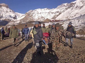 Avalanche and blizzard in Nepal kill at least 25 people, including 4 Canadians | iNFOnews.ca CP30290660