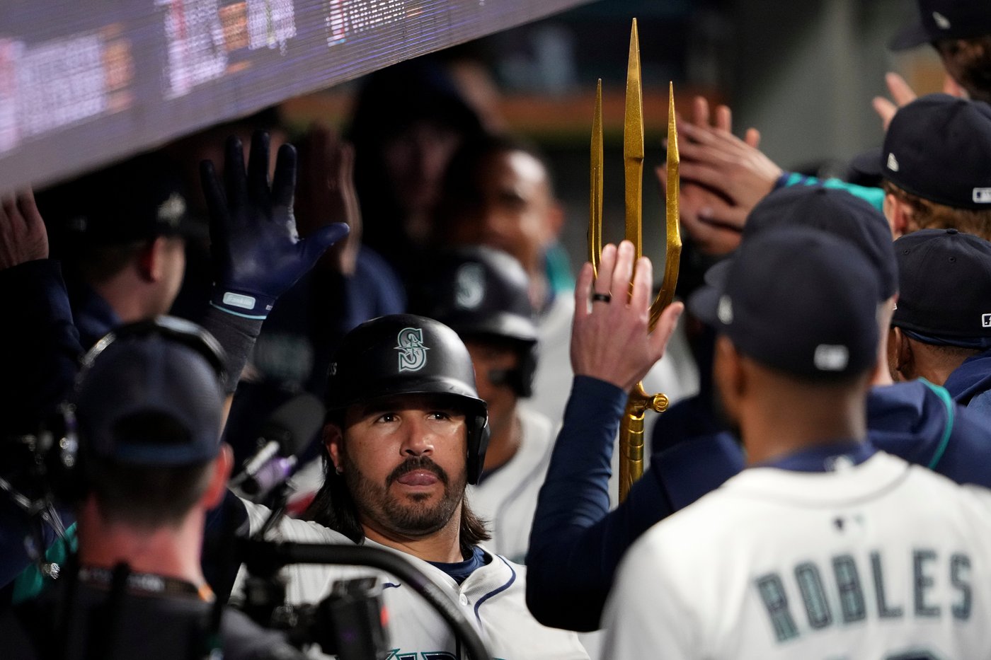 Photo Gallery: Mariners take 3-2 lead in ALCS with 6-2 win in Game 5 | iNFOnews.ca