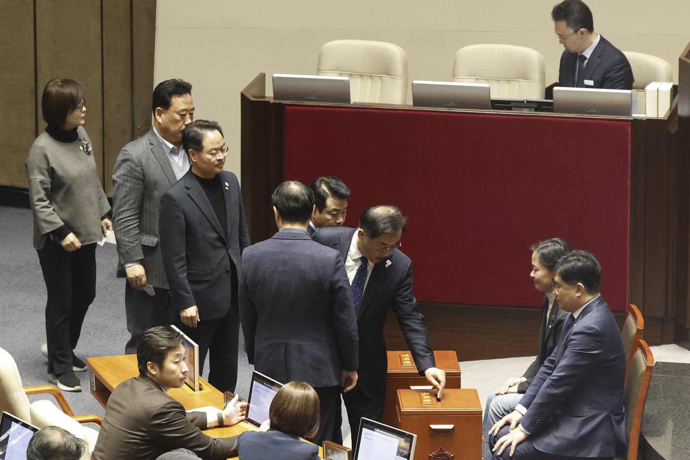 South Korean prosecutors detain ex-defense chief over martial law imposition | iNFOnews.ca South Korean prosecutors detain ex-defense chief over martial law imposition | iNFOnews.ca