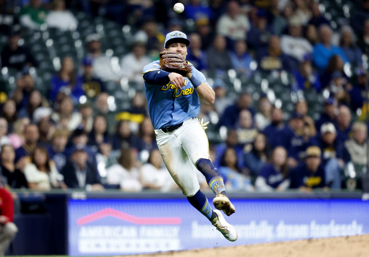 Christian Yelich drives in 3 runs in Brewers' 5-3 win over Athletics | iNFOnews.ca