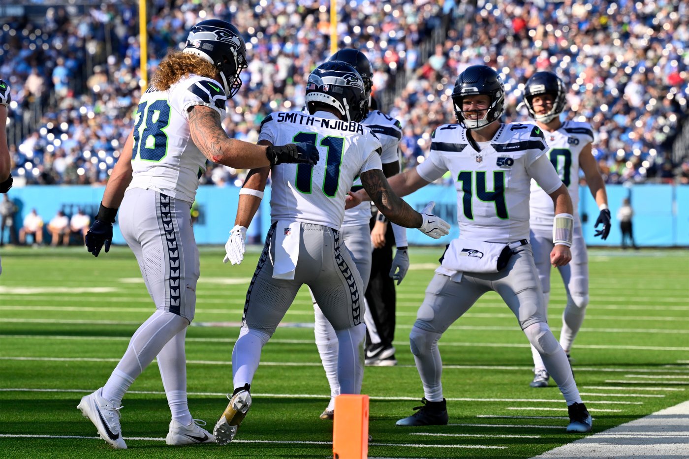 Sam Darnold throws for 244 yards 2 TDs as Seahawks beat the Titans 30-24 | iNFOnews.ca
