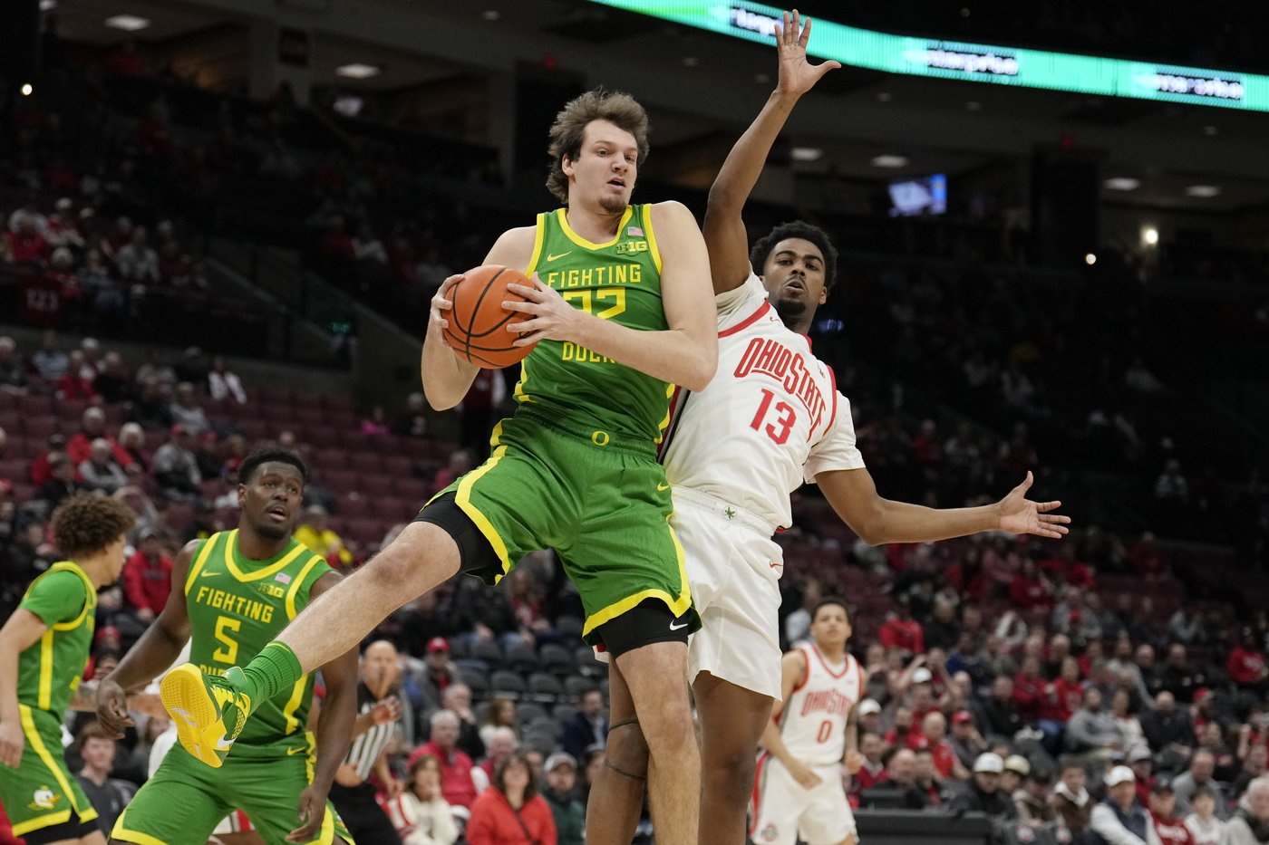 Jackson Shelstad and Nate Bittle help No. 15 Oregon beat Ohio State 73-71 | iNFOnews.ca