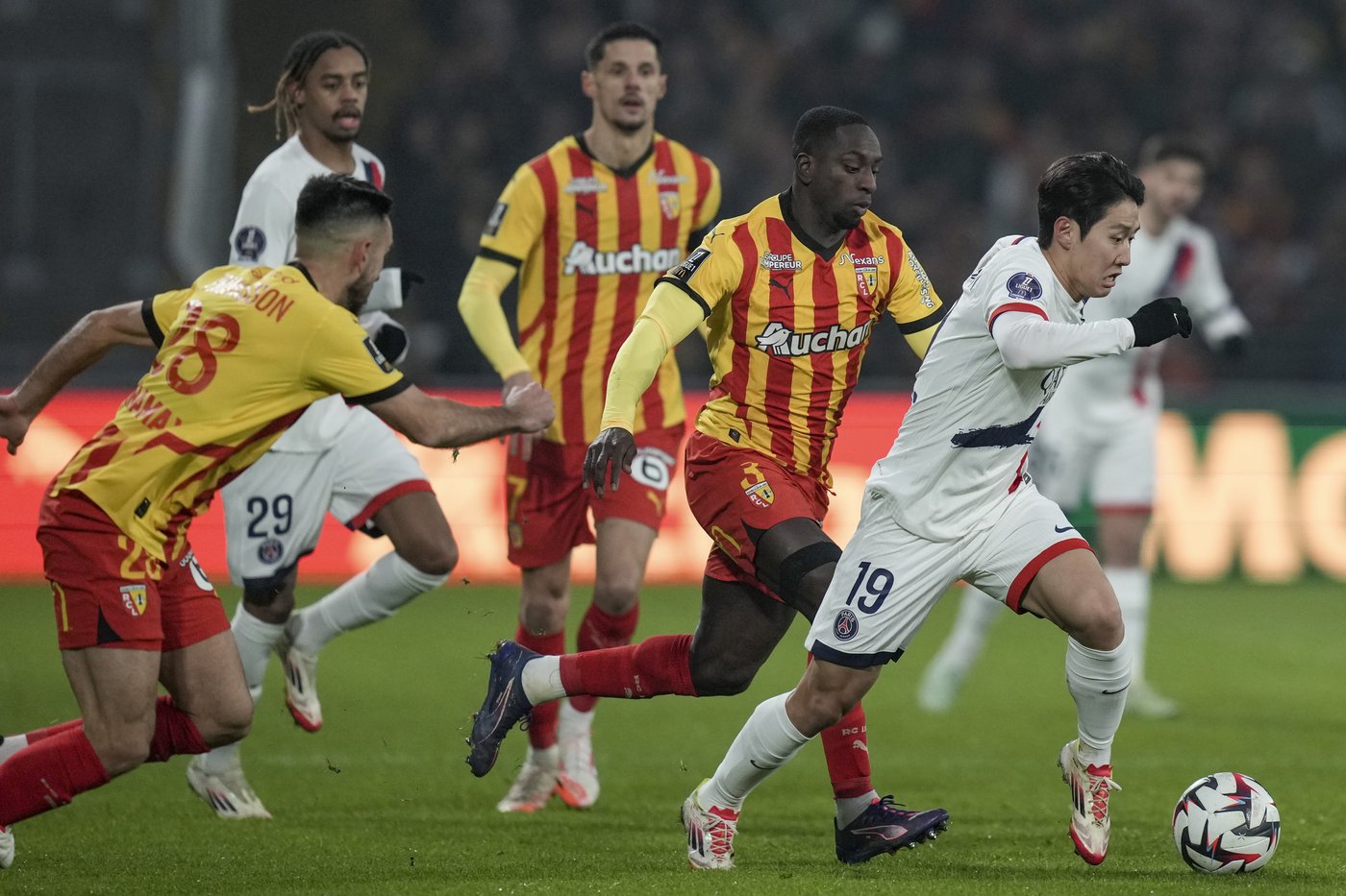 Barcola scores and assists as PSG struggles past Lens with Man City next in crunch match | iNFOnews.ca