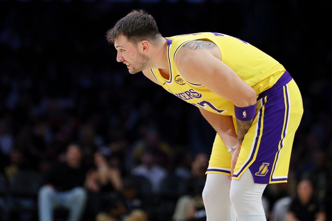Lakers' Luka Doncic likely out at least one week with a sprained finger and a bruised leg | iNFOnews.ca Lakers' Luka Doncic likely out at least one week with a sprained finger and a bruised leg | iNFOnews.ca