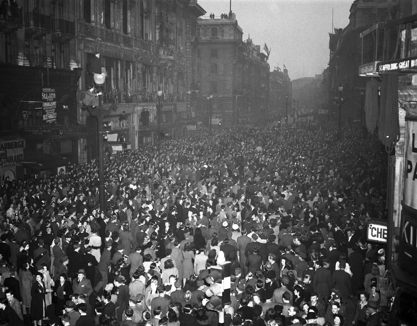 The road to V-E Day, from the assault on Berlin to bonfires and dancing in the capitals of Europe | iNFOnews.ca The road to V-E Day, from the assault on Berlin to bonfires and dancing in the capitals of Europe | iNFOnews.ca