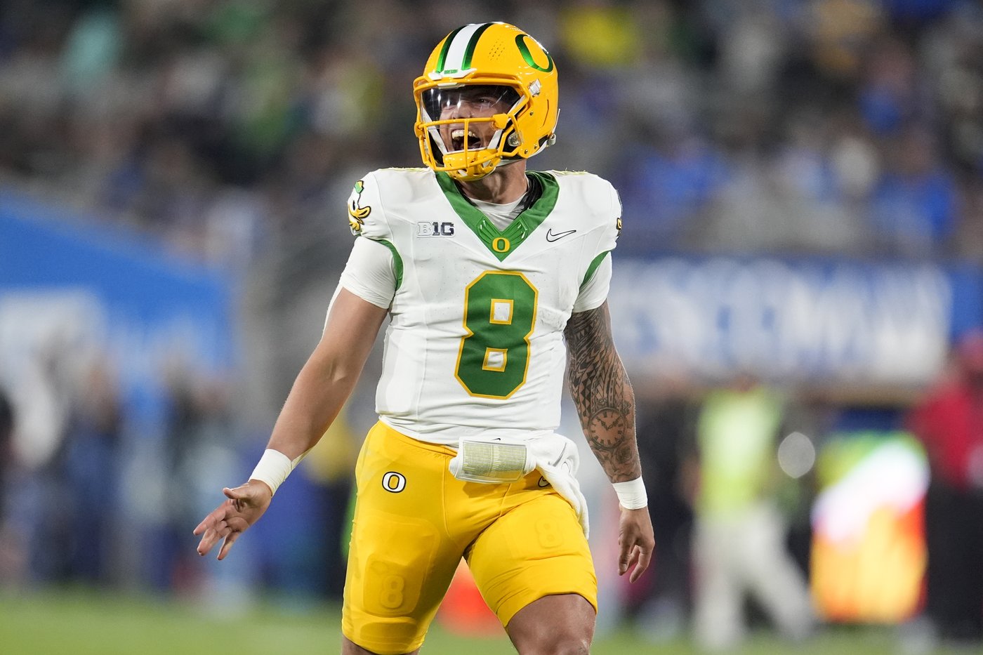 Dillon Gabriel throws for 3 TDs as No. 8 Oregon beats UCLA 34-13 in first Big Ten game | iNFOnews.ca Dillon Gabriel throws for 3 TDs as No. 8 Oregon beats UCLA 34-13 in first Big Ten game | iNFOnews.ca