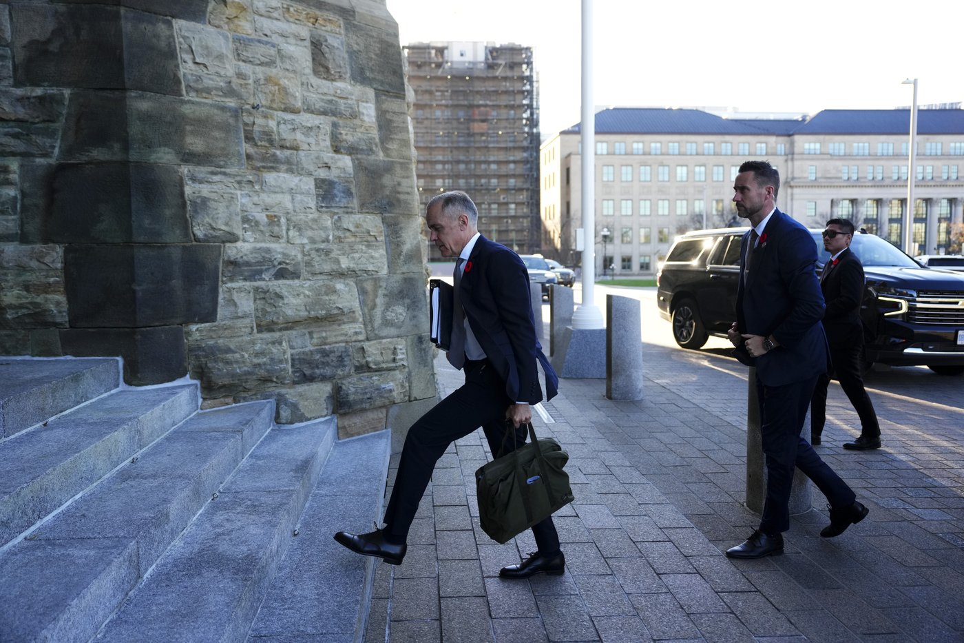 Federal budget forecasts $78B deficit as Liberals shift spending to capital projects | iNFOnews.ca