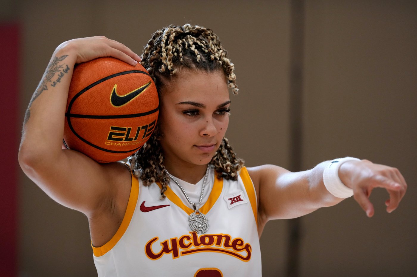 Influencer-point guard Jada Williams brings million-plus followers along with her to No. 14 Iowa St | iNFOnews.ca Influencer-point guard Jada Williams brings million-plus followers along with her to No. 14 Iowa St | iNFOnews.ca