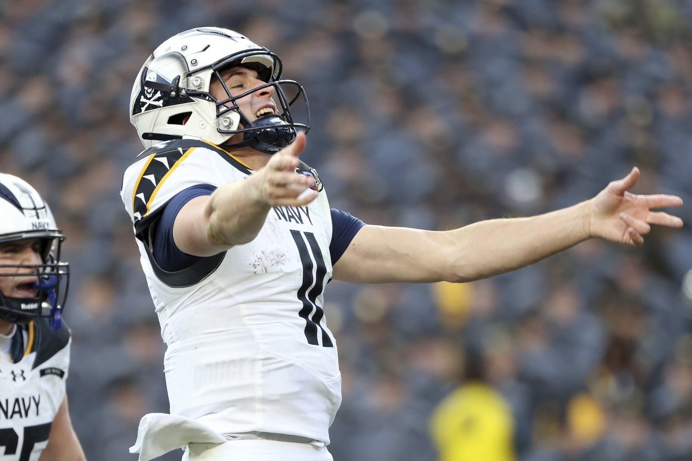 Blake Horvath shines as Navy dominates in a 31-13 victory over Bryson Daily and No. 19 Army | iNFOnews.ca