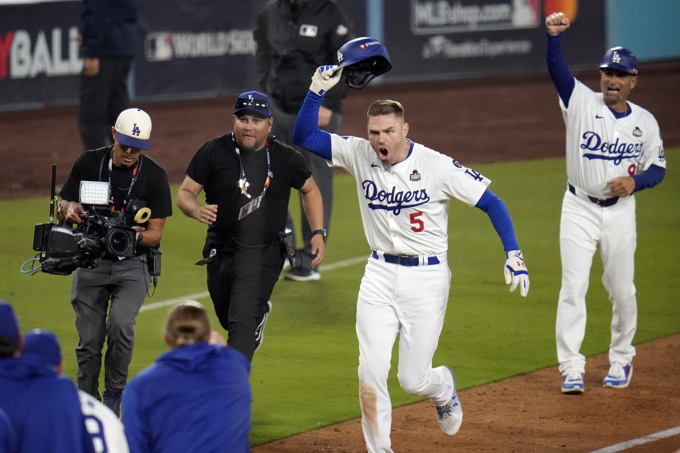 Freeman hits 1st walk-off slam in World Series history as Dodgers top Yankees 6-3 in classic opener | iNFOnews.ca Freeman hits 1st walk-off slam in World Series history as Dodgers top Yankees 6-3 in classic opener | iNFOnews.ca