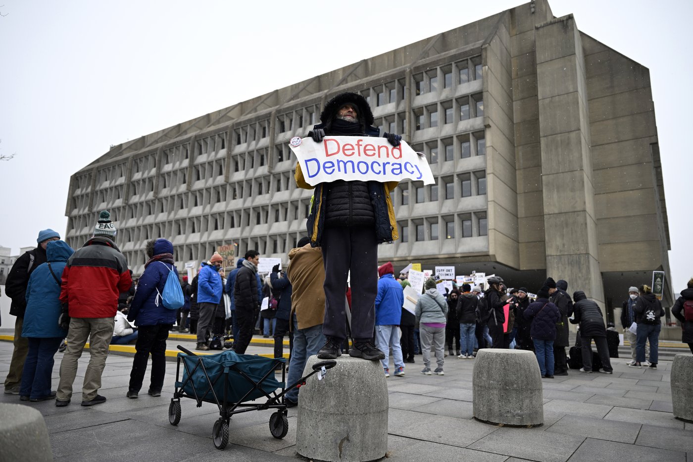 Hundreds rally against firing of federal workers, emphasizing threats to public health | iNFOnews.ca Hundreds rally against firing of federal workers, emphasizing threats to public health | iNFOnews.ca