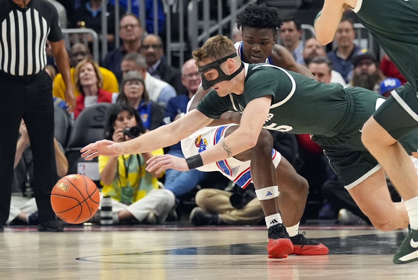 Bill Self becomes winningest coach in Kansas history, Jayhawks beat Michigan State 77-69 | iNFOnews.ca