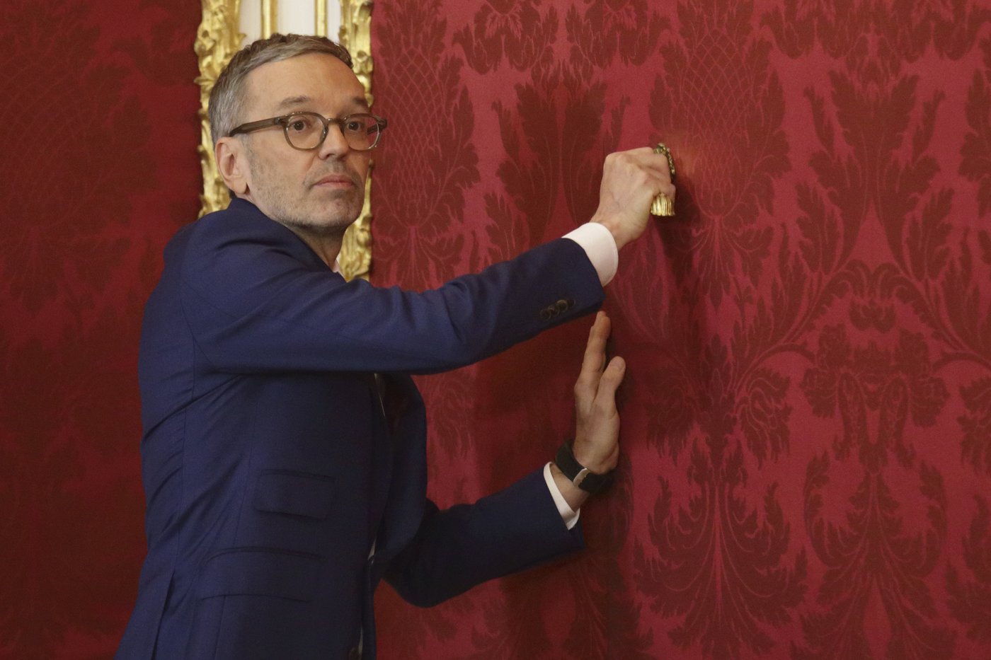 Austrian far right gets mandate to try to lead a government for the first time since World War II | iNFOnews.ca