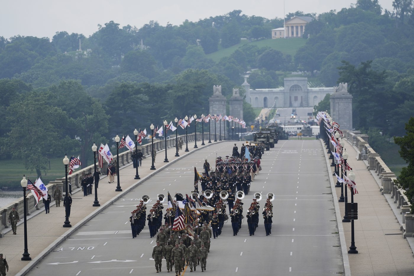 Live updates: Army's 250th birthday parade underway despite rain and 'No Kings' protests | iNFOnews.ca