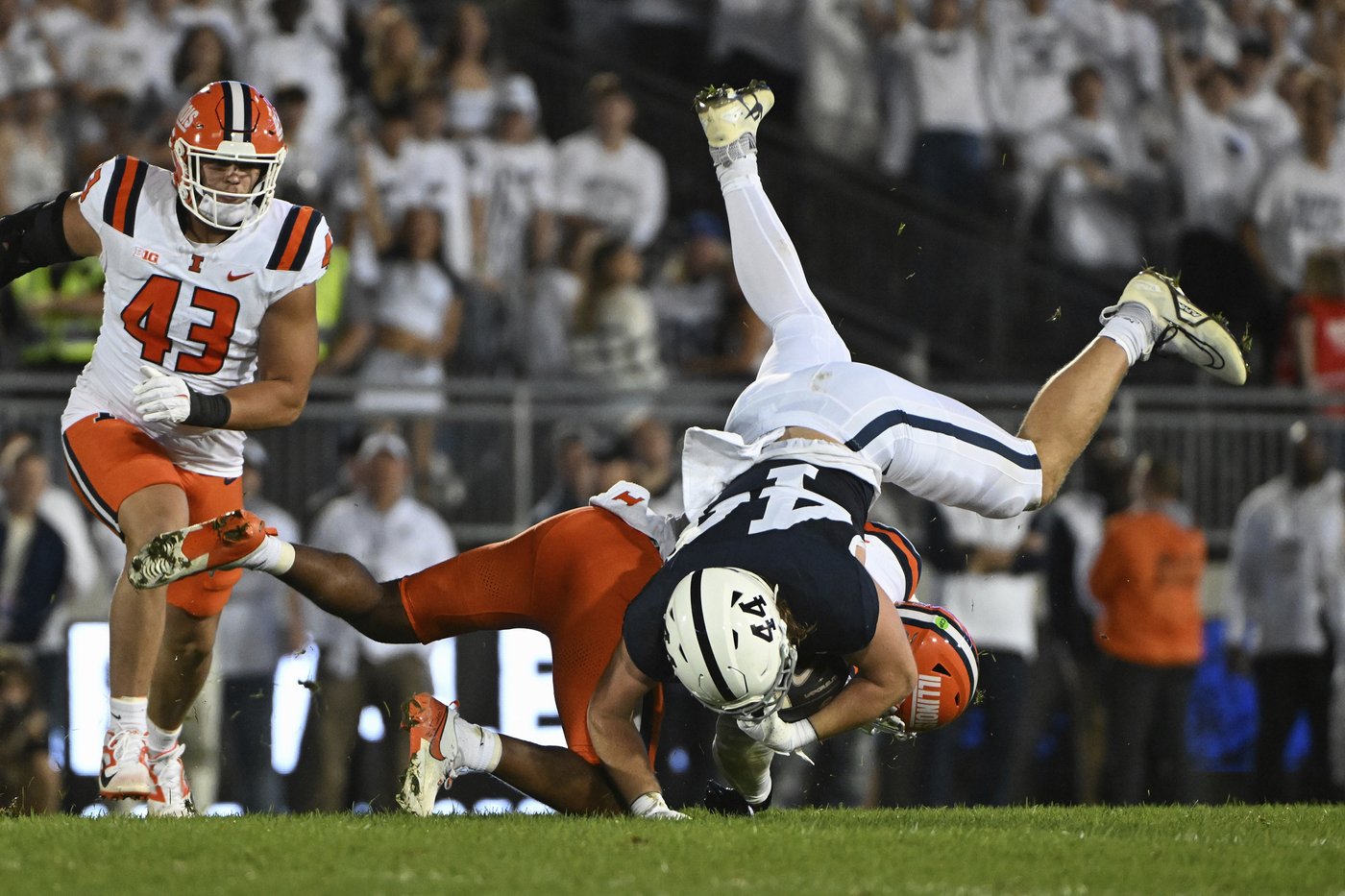 Singleton, Allen score TDs as No. 9 Penn State beats No. 19 Illinois 21-7 | iNFOnews.ca Singleton, Allen score TDs as No. 9 Penn State beats No. 19 Illinois 21-7 | iNFOnews.ca