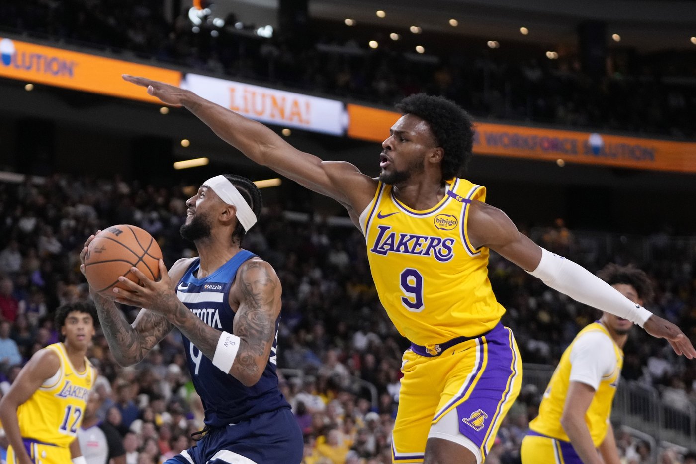 Bronny James begins his Lakers career with a preseason debut. LeBron won't join until the next game | iNFOnews.ca Bronny James begins his Lakers career with a preseason debut. LeBron won't join until the next game | iNFOnews.ca