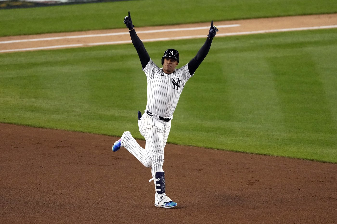 Soto, Stanton homers back Rodón as Yankees take advantage of wild Guardians to win ALCS opener 5-2 | iNFOnews.ca Soto, Stanton homers back Rodón as Yankees take advantage of wild Guardians to win ALCS opener 5-2 | iNFOnews.ca