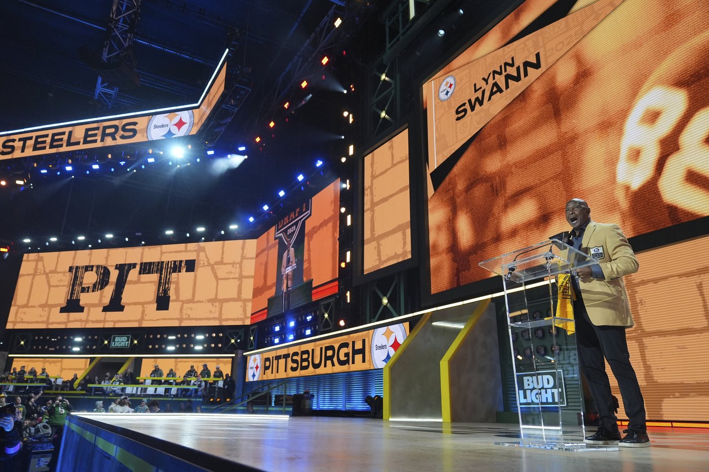 NFL draft first round averages 13.6 million viewers on television and digital platforms | iNFOnews.ca NFL draft first round averages 13.6 million viewers on television and digital platforms | iNFOnews.ca