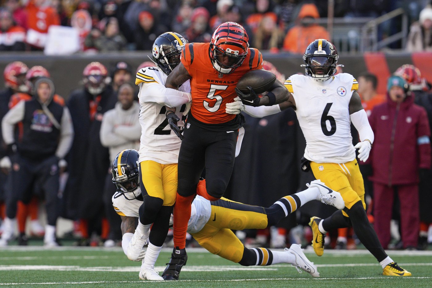 Russell Wilson throws for a season-high 414 yards and 3 TDs as the Steelers top the Bengals 44-38 | iNFOnews.ca Russell Wilson throws for a season-high 414 yards and 3 TDs as the Steelers top the Bengals 44-38 | iNFOnews.ca