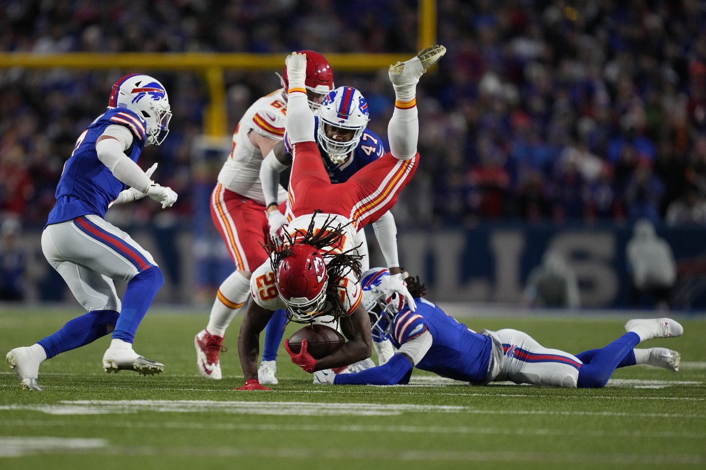 Josh Allen's 26-yard run seals Bills' 30-21 win over KC and ends Chiefs' bid for a perfect season | iNFOnews.ca Josh Allen's 26-yard run seals Bills' 30-21 win over KC and ends Chiefs' bid for a perfect season | iNFOnews.ca