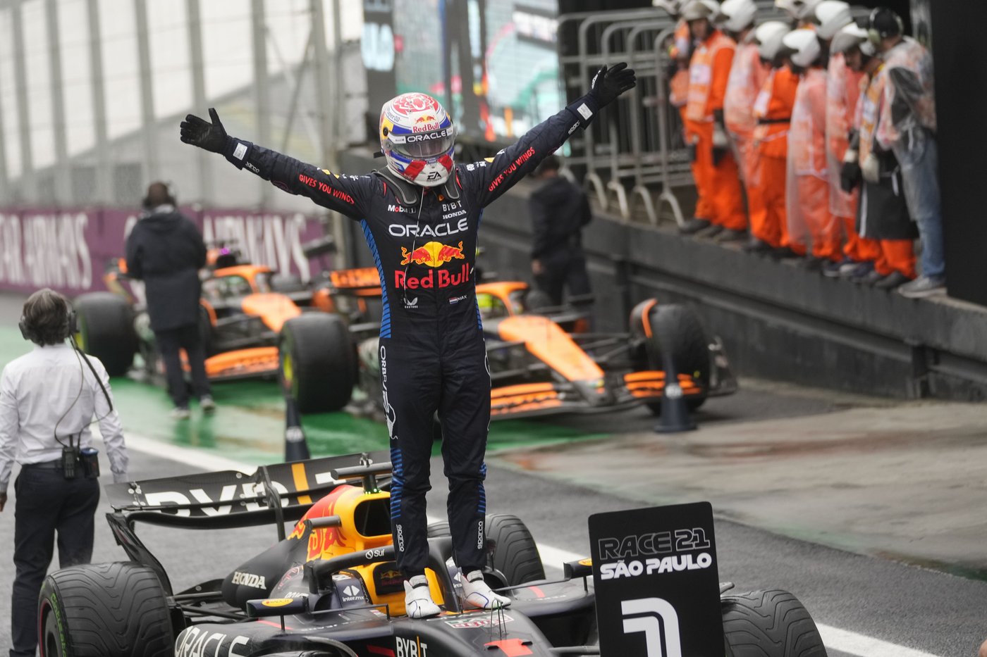 Red Bull's Verstappen nears 4th straight F1 title after winning Brazilian Grand Prix under rain | iNFOnews.ca