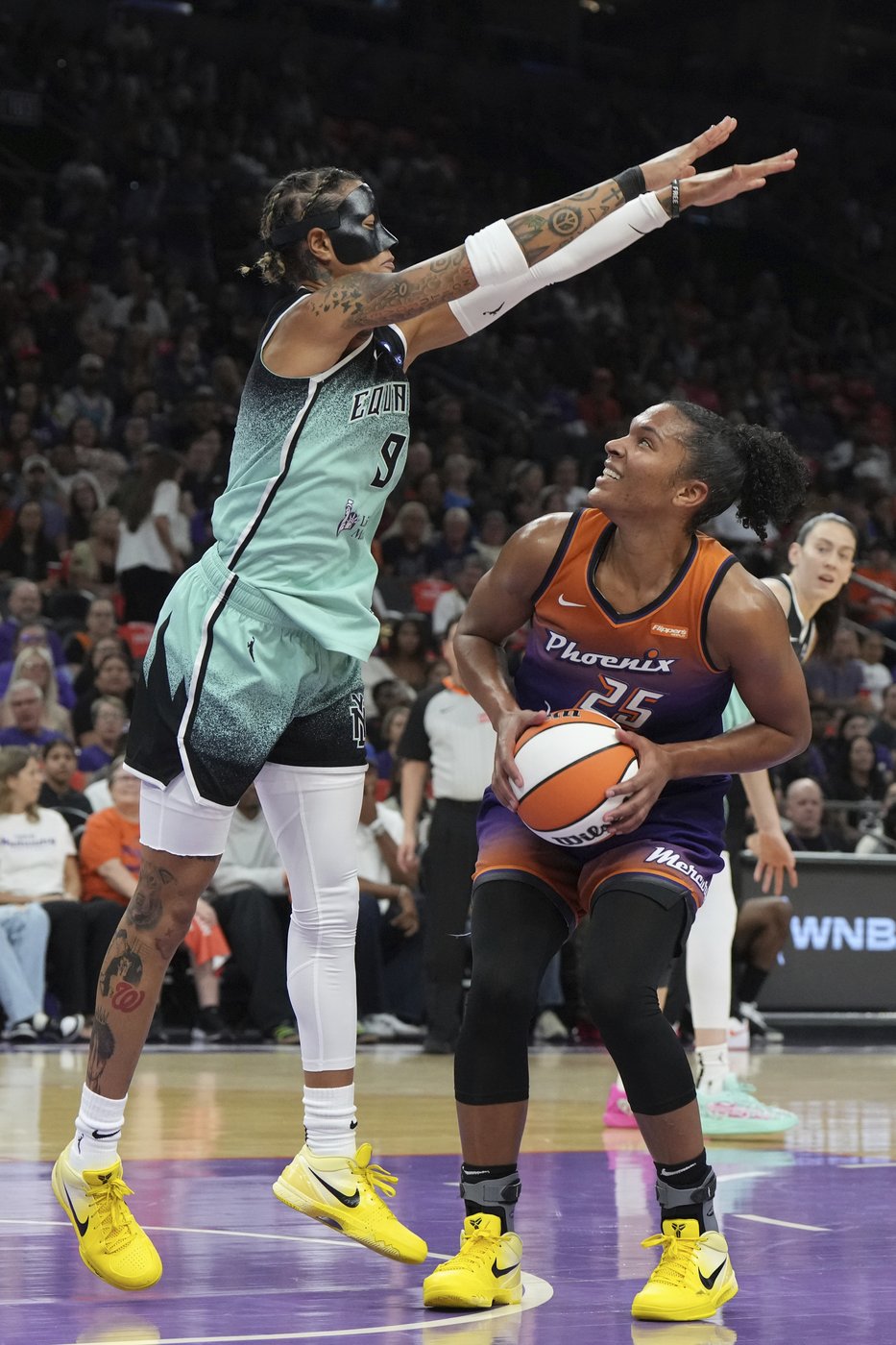 Thomas has a triple-double as the Mercury eliminate the defending WNBA champion Liberty 79-73 | iNFOnews.ca