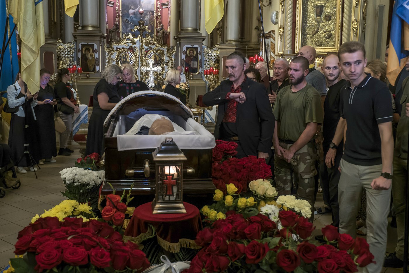 Hundreds mourn pro-Western Ukrainian politician who was gunned down in the street | iNFOnews.ca