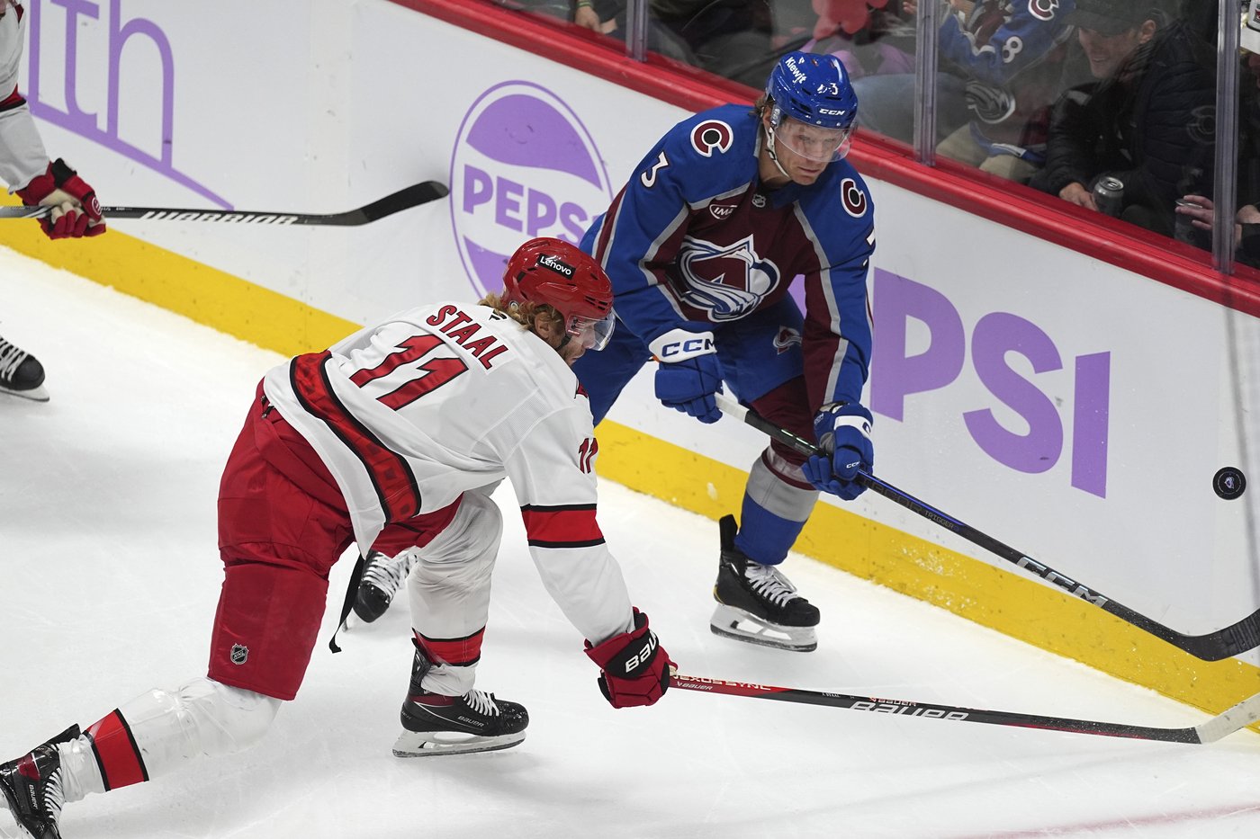 Avalanche score 5 goals in second period and end Hurricanes' 8-game win streak, 6-4 | iNFOnews.ca Avalanche score 5 goals in second period and end Hurricanes' 8-game win streak, 6-4 | iNFOnews.ca