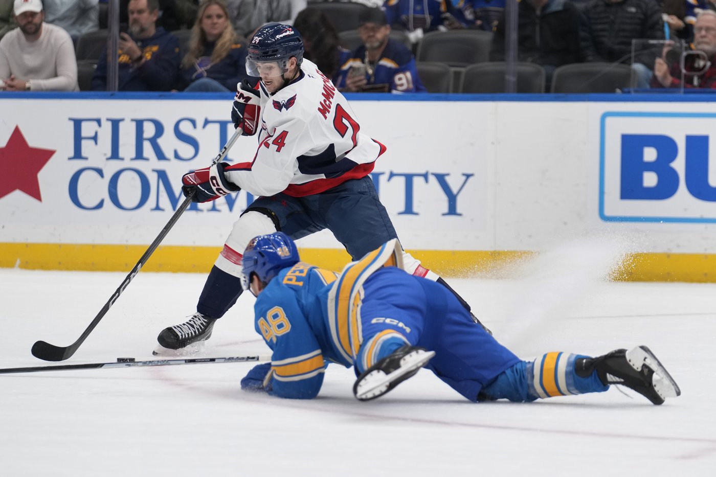 Ovechkin, McMichael each scores twice as Capitals skate to 8-1 victory over the Blues | iNFOnews.ca