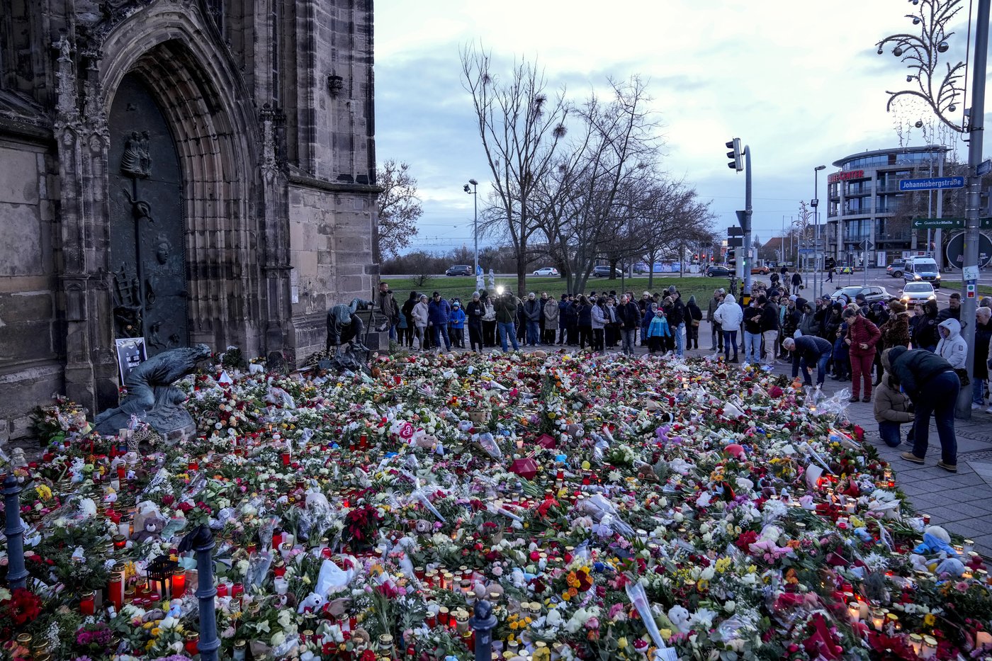 Magdeburg mourns Christmas market attack victims as fears swirl of deeper social divisions | iNFOnews.ca