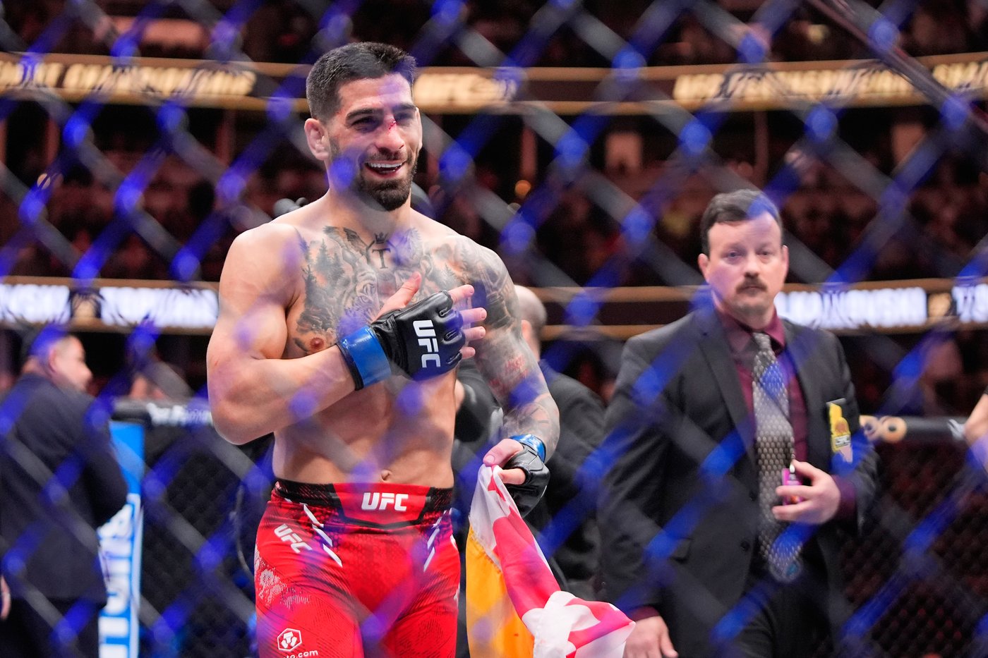 Ilia Topuria seeks to join elite UFC company when he meets Charles Oliveira for lightweight title | iNFOnews.ca