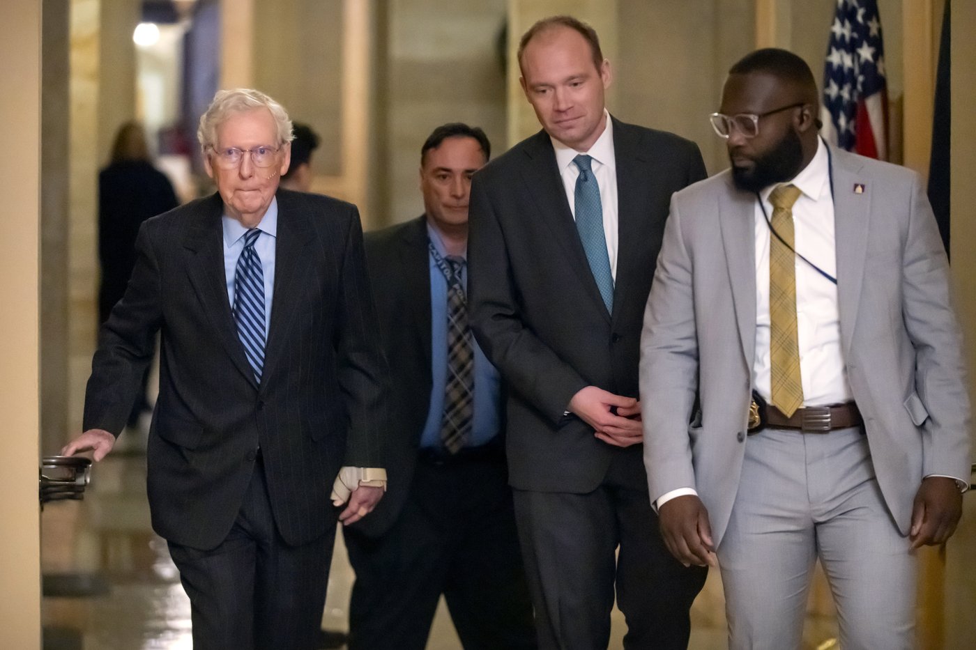 McConnell falls and sprains wrist after GOP luncheon, colleague says he is 'fine' | iNFOnews.ca McConnell falls and sprains wrist after GOP luncheon, colleague says he is 'fine' | iNFOnews.ca