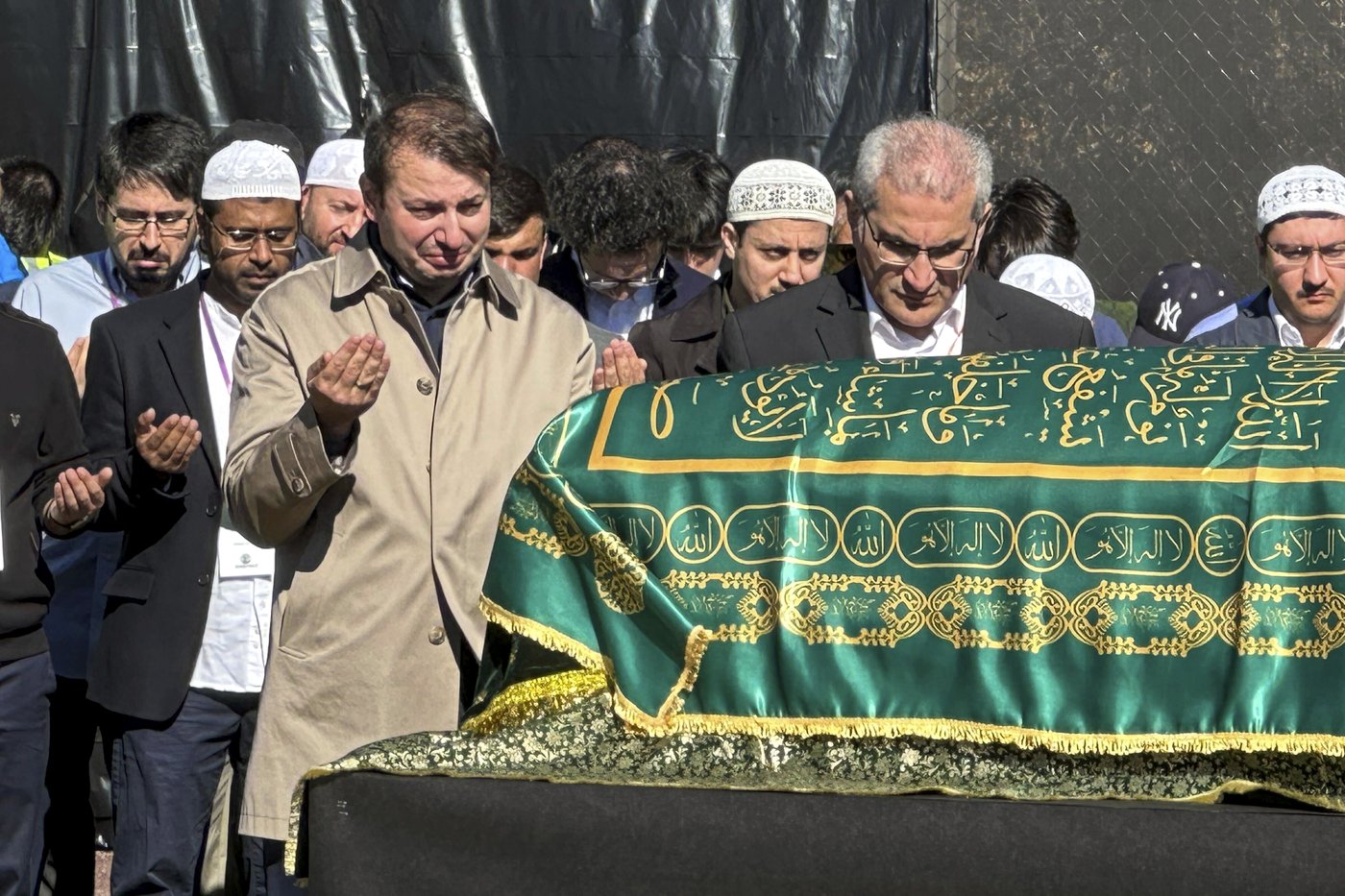 Thousands mourn Fethullah Gülen, a Turkish spiritual leader who died in the US | iNFOnews.ca Thousands mourn Fethullah Gülen, a Turkish spiritual leader who died in the US | iNFOnews.ca
