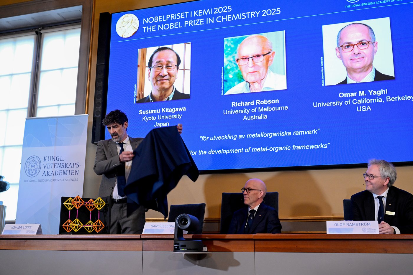 Nobel Prize in chemistry goes to discovery that could trap C02 and bring water to deserts | iNFOnews.ca Nobel Prize in chemistry goes to discovery that could trap C02 and bring water to deserts | iNFOnews.ca