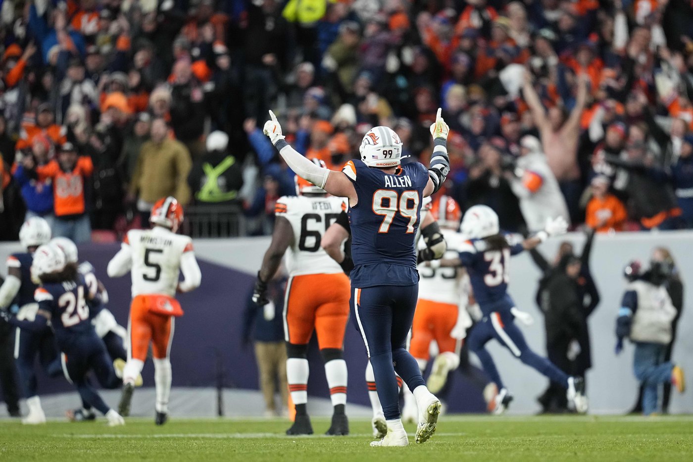 McMillian's pick-6 helps Broncos spoil career nights by Winston, Jeudy and beat Browns 41-32 | iNFOnews.ca