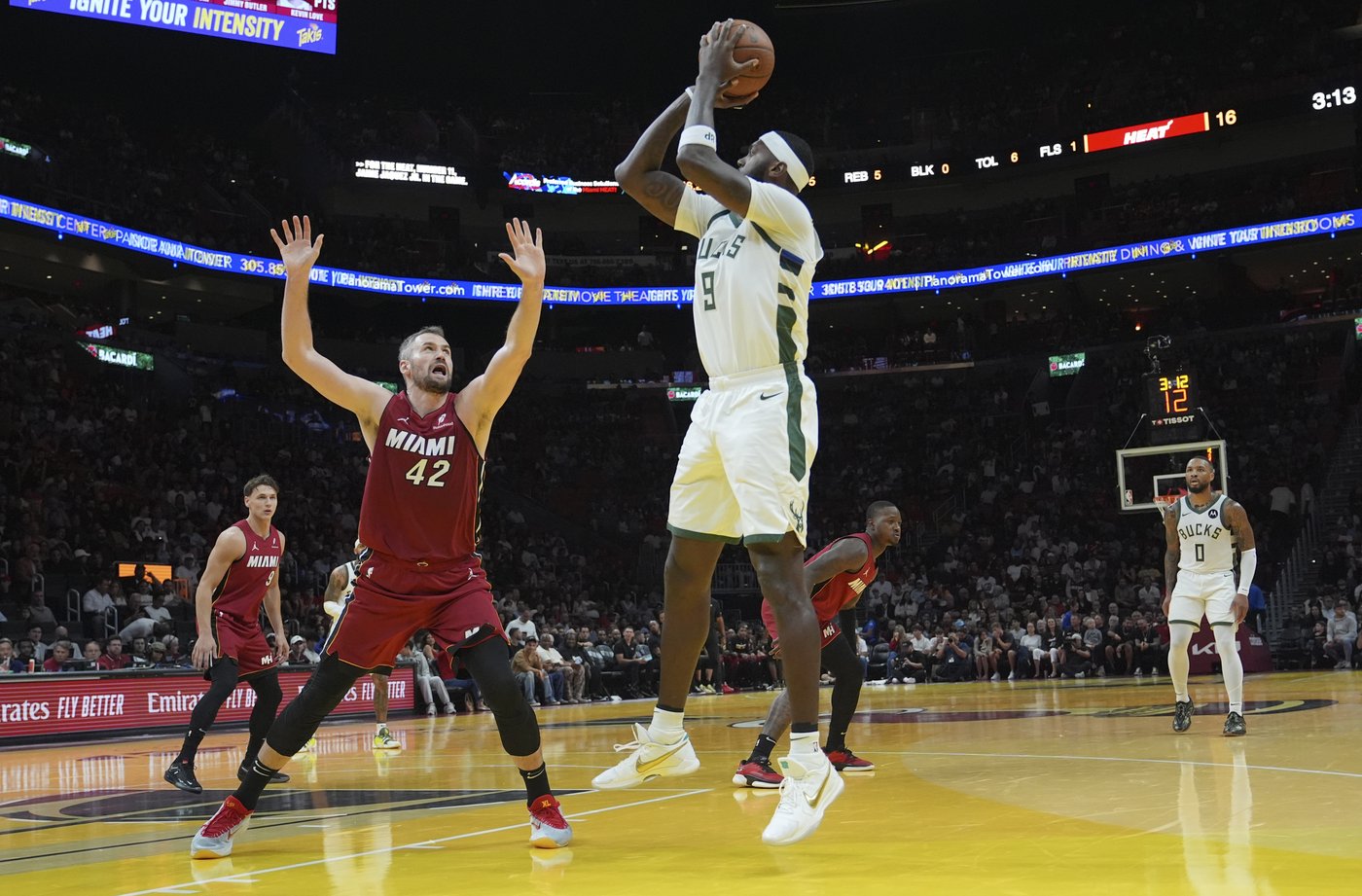 Lillard scores 37 points and Giannis-less Bucks hold off Heat 106-103 to move to 3-0 in Cup play | iNFOnews.ca Lillard scores 37 points and Giannis-less Bucks hold off Heat 106-103 to move to 3-0 in Cup play | iNFOnews.ca