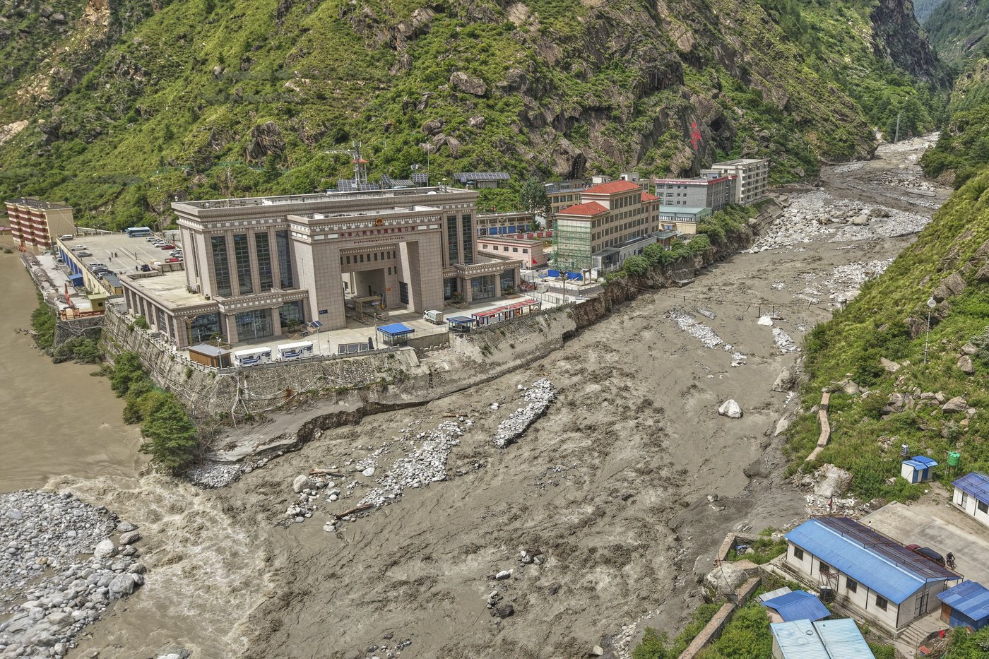 Rescuers search for 19 missing and recover 9 bodies after flooding in Nepal | iNFOnews.ca
